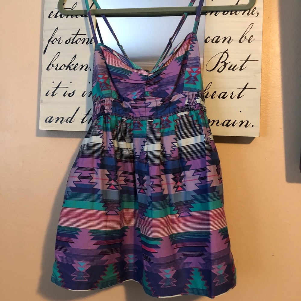 Size M. Billabong. Criss cross back tank top